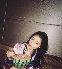 关晓彤娱乐吃瓜图片,镜头下的真实生活